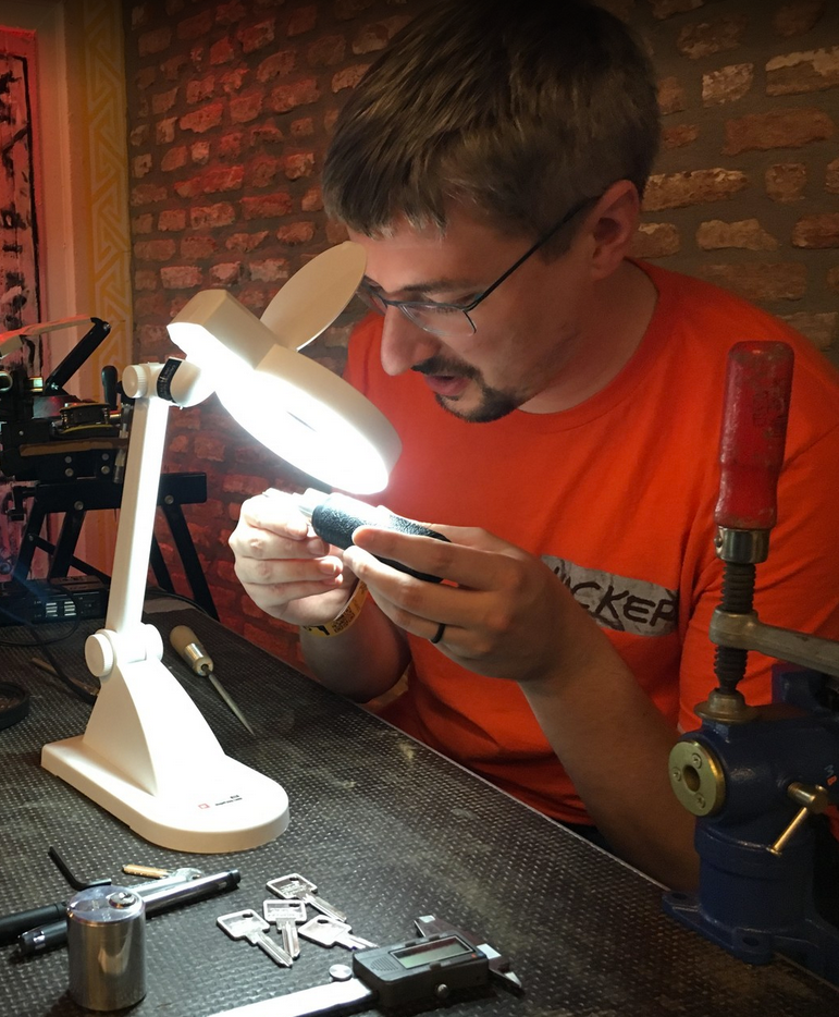 Me, Impressioning a lock, somewhere in the Netherlands, sometime last decade.